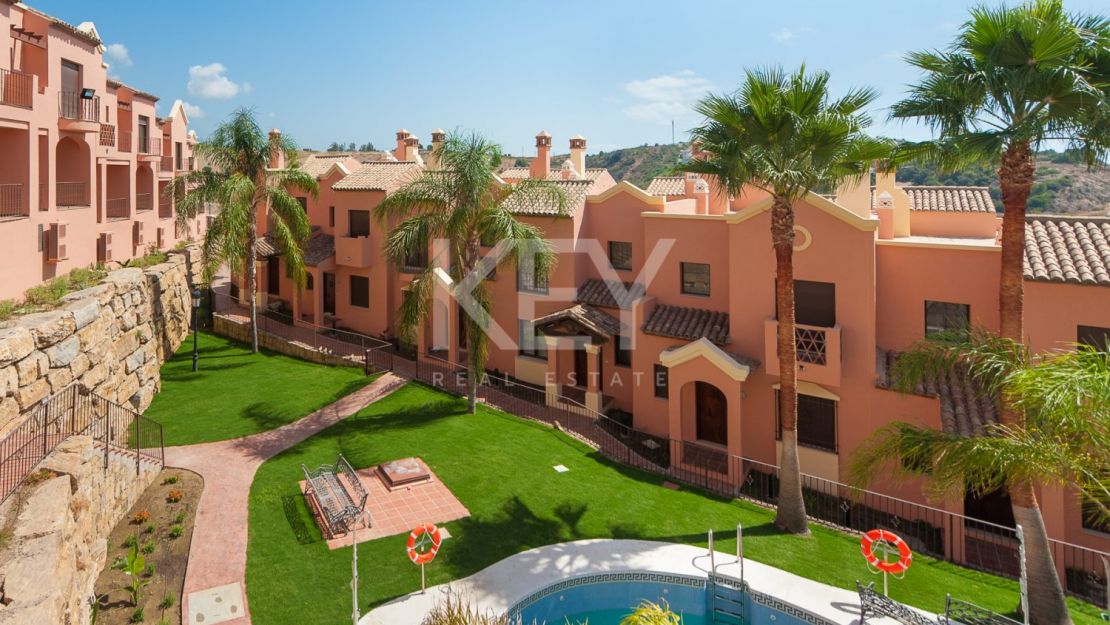 New Fabulous TownHouses close to the golf  in Estepona