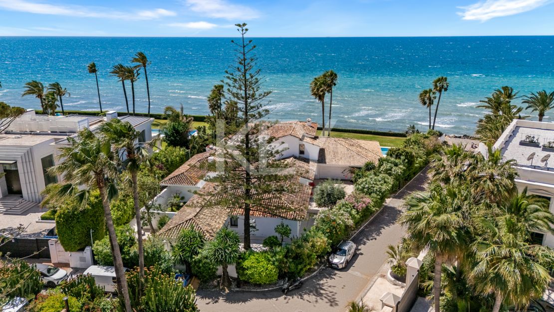 Villa Encanto: Beachfront Mediterranean villa in Guadalmina Baja
