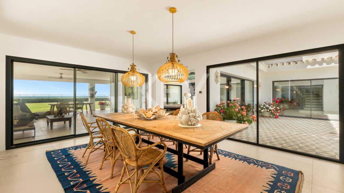 Villa Encanto: Beachfront Mediterranean villa in Guadalmina Baja