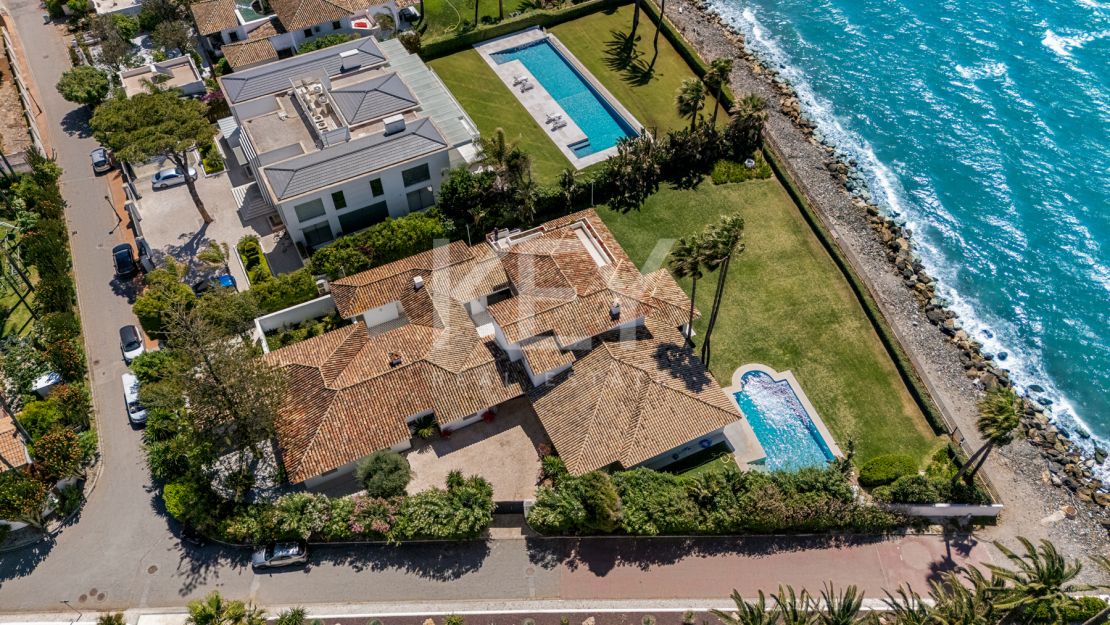 Villa Encanto: Beachfront Mediterranean villa in Guadalmina Baja