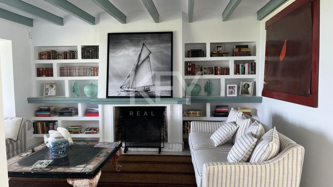 Villa Encanto: Villa mediterránea frente al mar en Guadalmina Baja