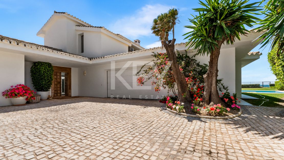 Villa Encanto: Beachfront Mediterranean villa in Guadalmina Baja