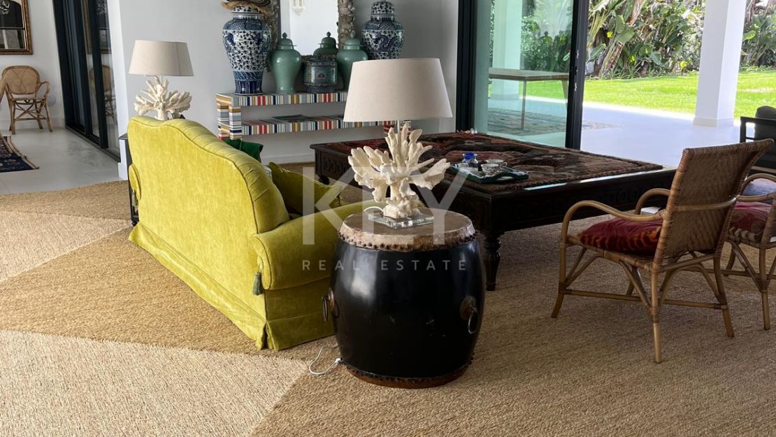 Villa Encanto: Villa mediterránea frente al mar en Guadalmina Baja