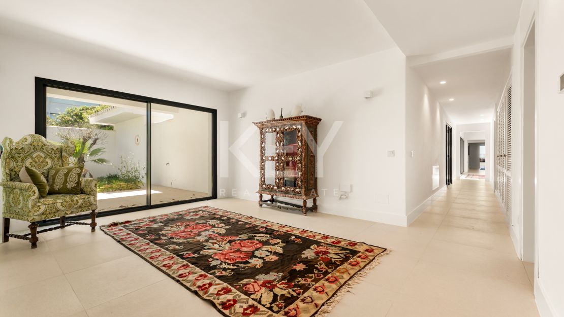 Villa Encanto: Beachfront Mediterranean villa in Guadalmina Baja
