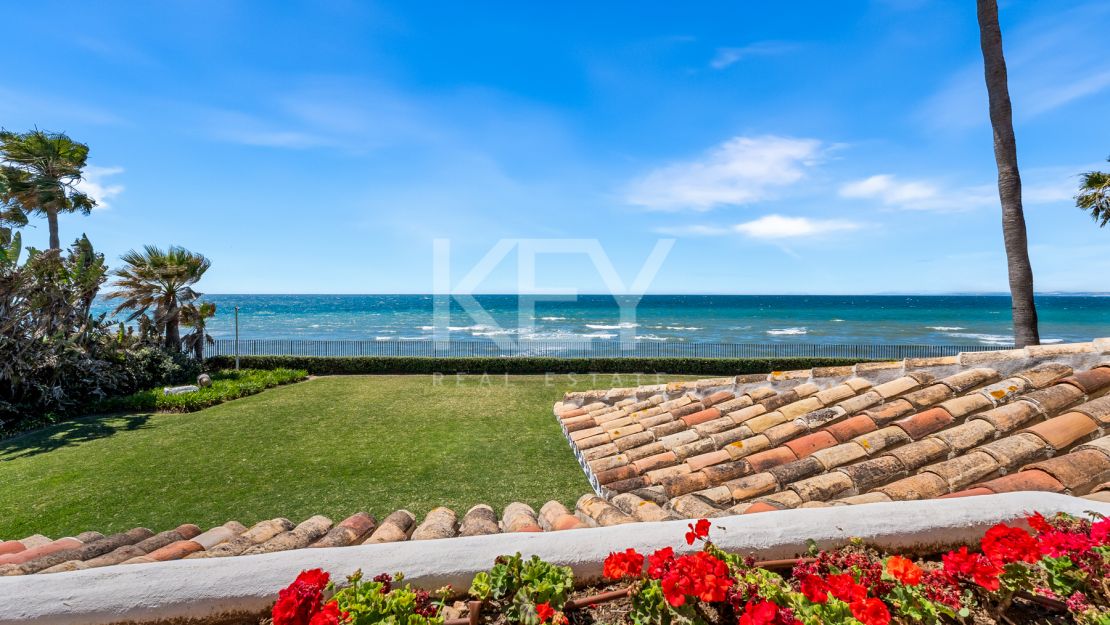 Villa Encanto: Beachfront Mediterranean villa in Guadalmina Baja