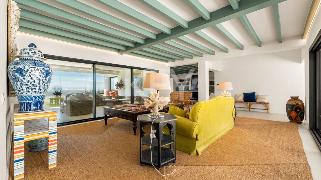 Villa Encanto: Beachfront Mediterranean villa in Guadalmina Baja