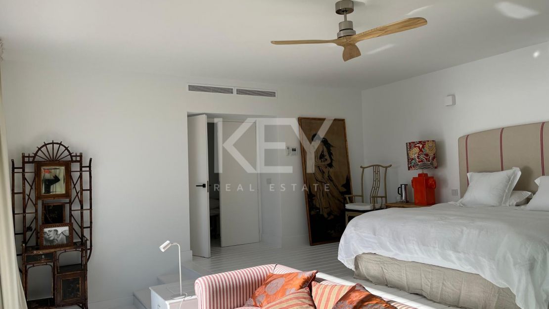 Villa Encanto: Villa mediterránea frente al mar en Guadalmina Baja