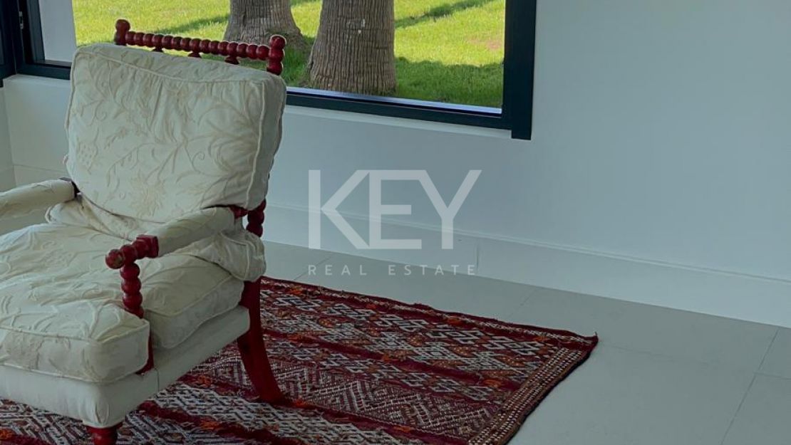 Villa Encanto: Villa mediterránea frente al mar en Guadalmina Baja