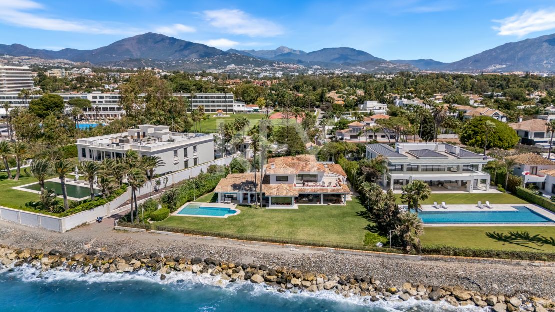 Villa Encanto: Beachfront Mediterranean villa in Guadalmina Baja