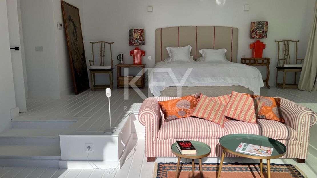 Villa Encanto: Villa mediterránea frente al mar en Guadalmina Baja