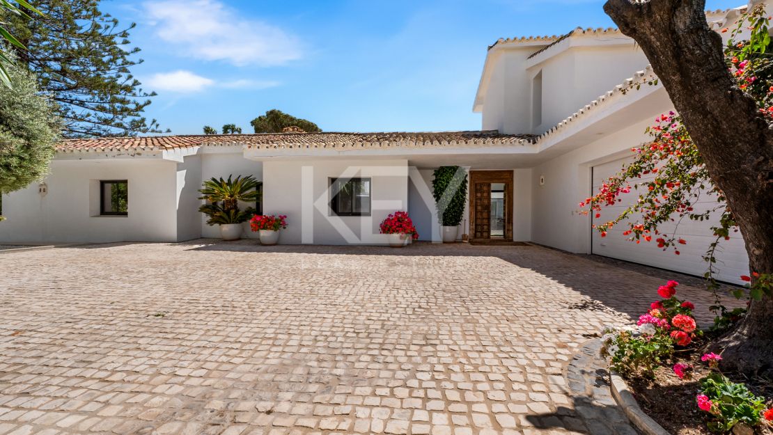 Villa Encanto: Beachfront Mediterranean villa in Guadalmina Baja