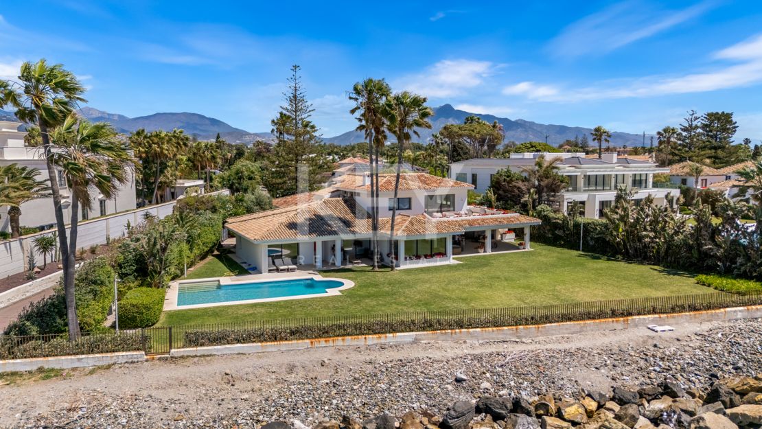 Villa Encanto: Beachfront Mediterranean villa in Guadalmina Baja