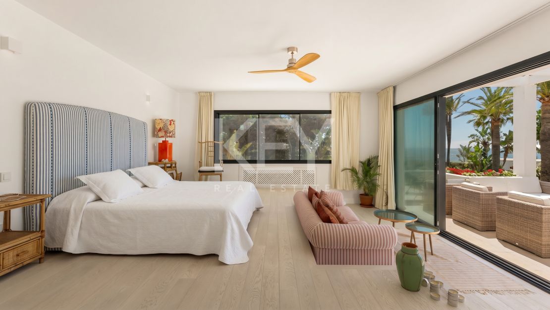 Villa Encanto: Beachfront Mediterranean villa in Guadalmina Baja