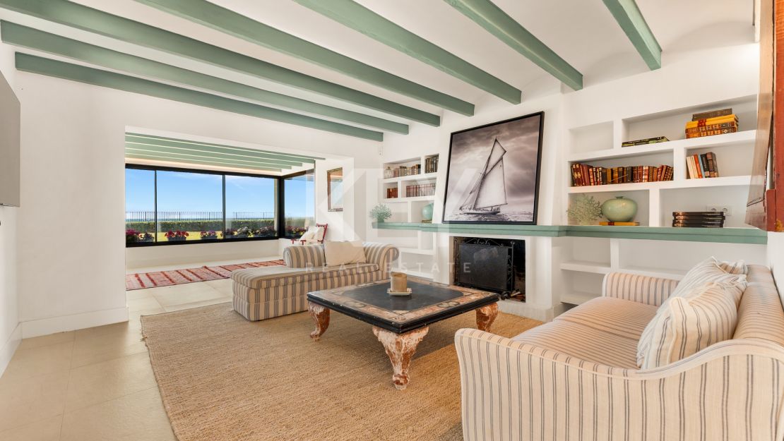 Villa Encanto: Beachfront Mediterranean villa in Guadalmina Baja