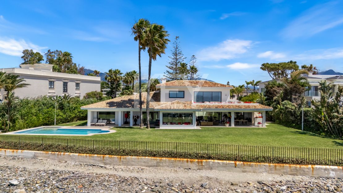 Villa Encanto: Beachfront Mediterranean villa in Guadalmina Baja