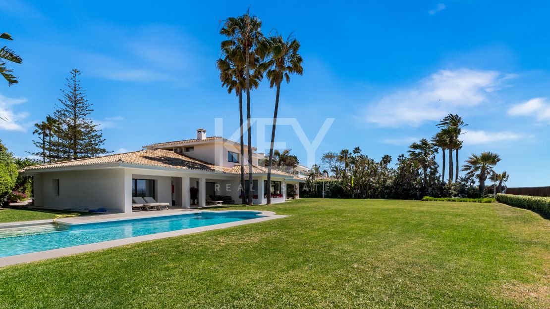 Villa Encanto: Beachfront Mediterranean villa in Guadalmina Baja