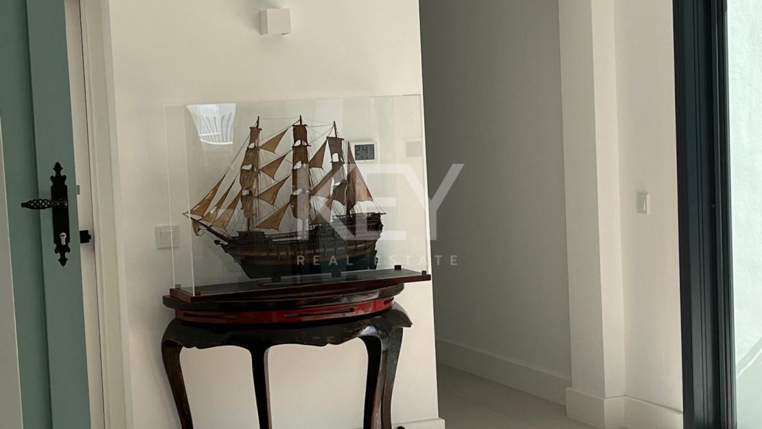 Villa Encanto: Villa mediterránea frente al mar en Guadalmina Baja