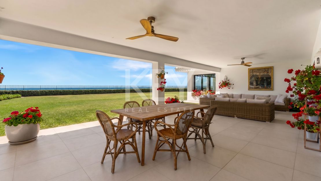 Villa Encanto: Beachfront Mediterranean villa in Guadalmina Baja