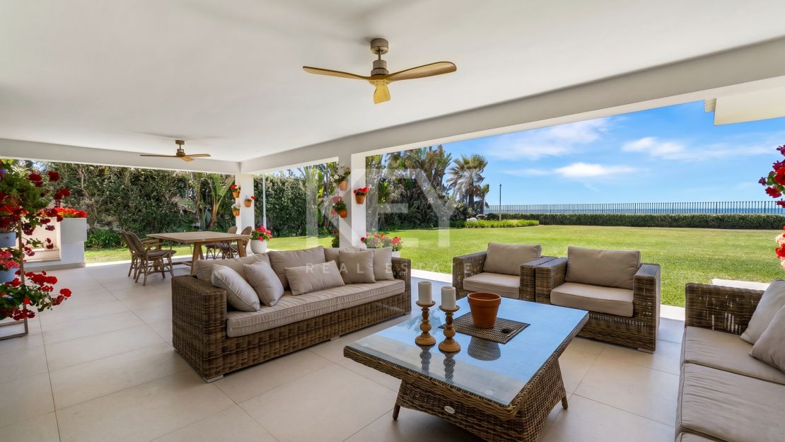 Villa Encanto: Beachfront Mediterranean villa in Guadalmina Baja