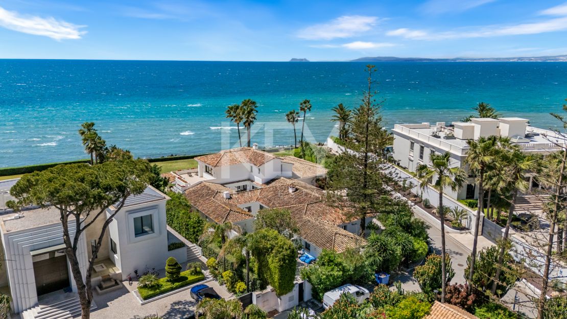 Villa Encanto: Beachfront Mediterranean villa in Guadalmina Baja