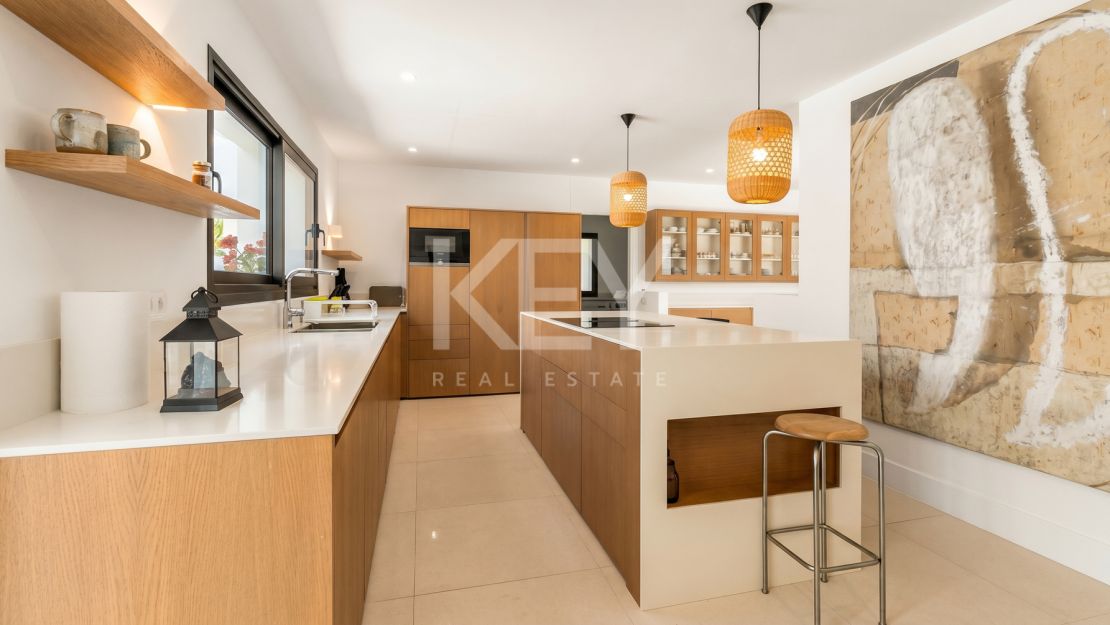Villa Encanto: Beachfront Mediterranean villa in Guadalmina Baja