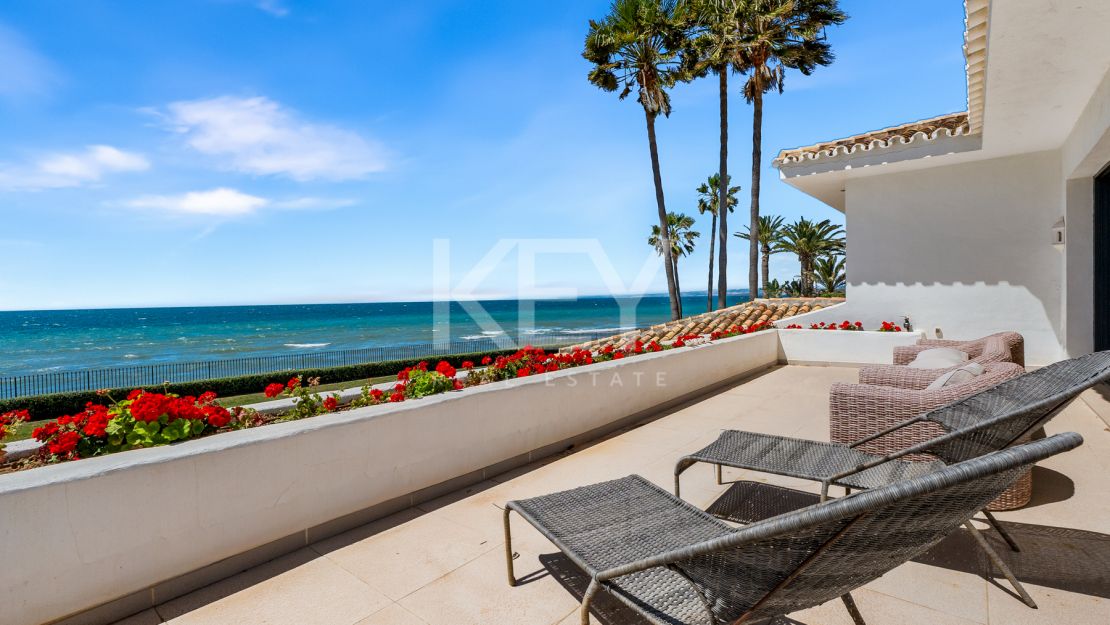 Villa Encanto: Beachfront Mediterranean villa in Guadalmina Baja