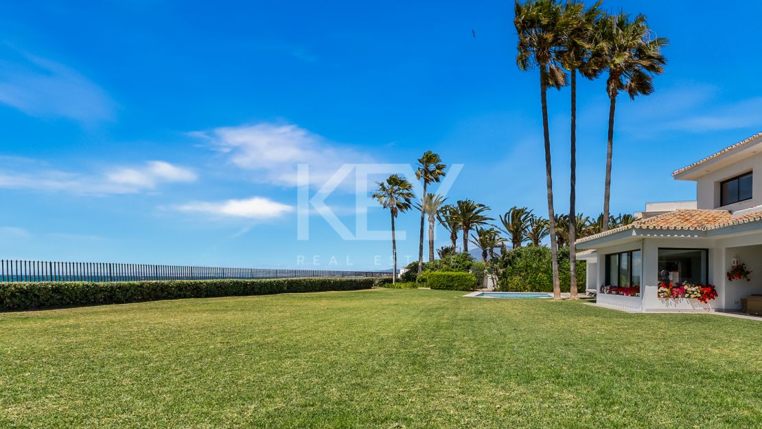 Villa Encanto: Beachfront Mediterranean villa in Guadalmina Baja