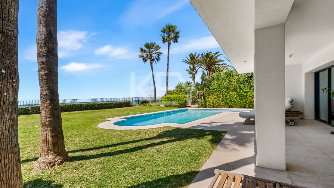 Villa Encanto: Beachfront Mediterranean villa in Guadalmina Baja