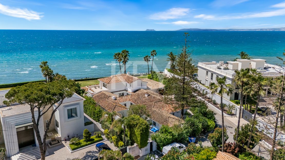 Villa Encanto: Beachfront Mediterranean villa in Guadalmina Baja