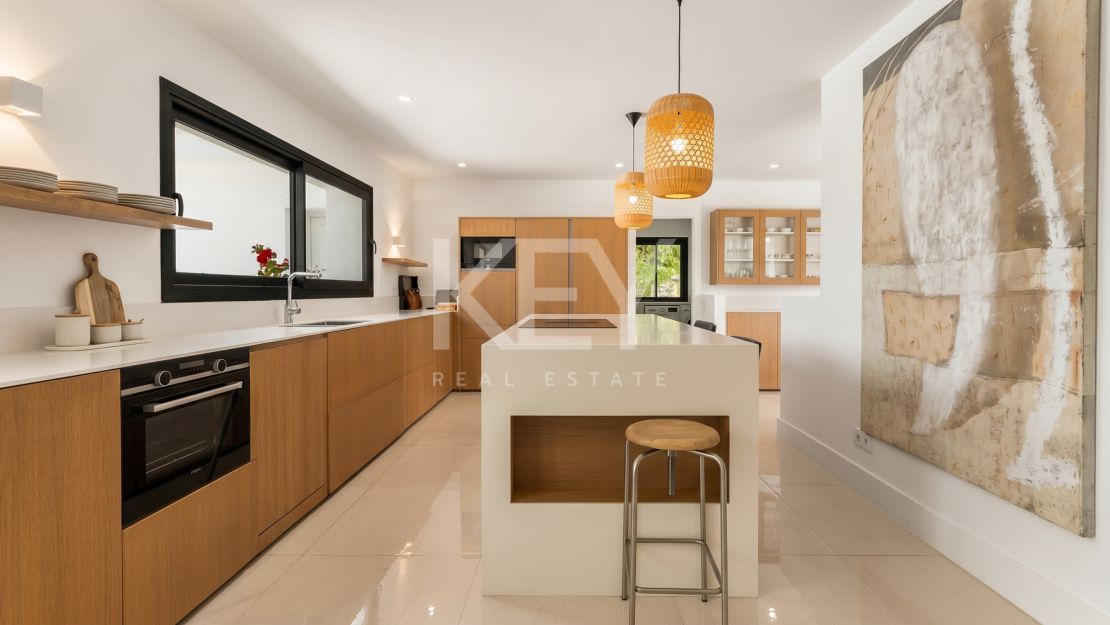 Villa Encanto: Beachfront Mediterranean villa in Guadalmina Baja