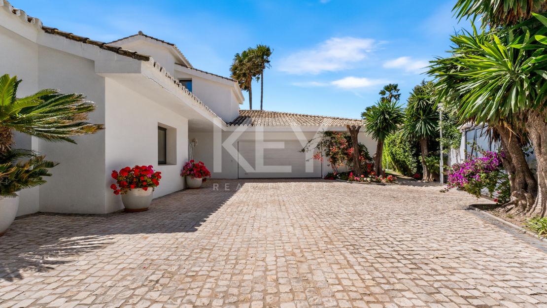 Villa Encanto: Beachfront Mediterranean villa in Guadalmina Baja