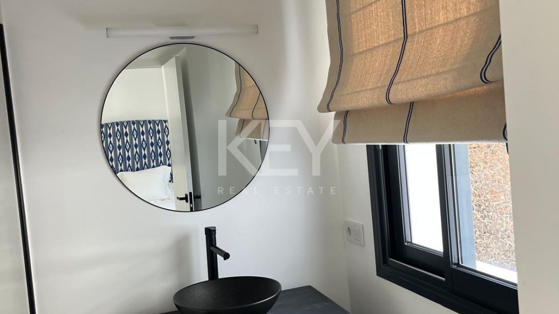 Villa Encanto: Villa mediterránea frente al mar en Guadalmina Baja