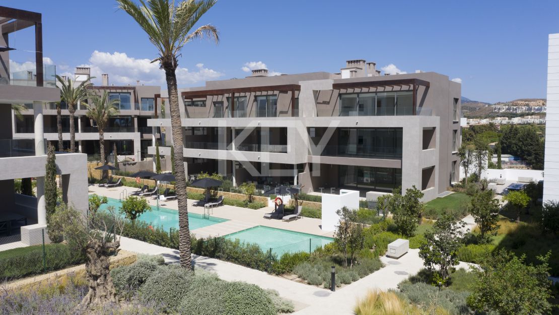 Modern apartments with sea views in New Golden Mile, Estepona