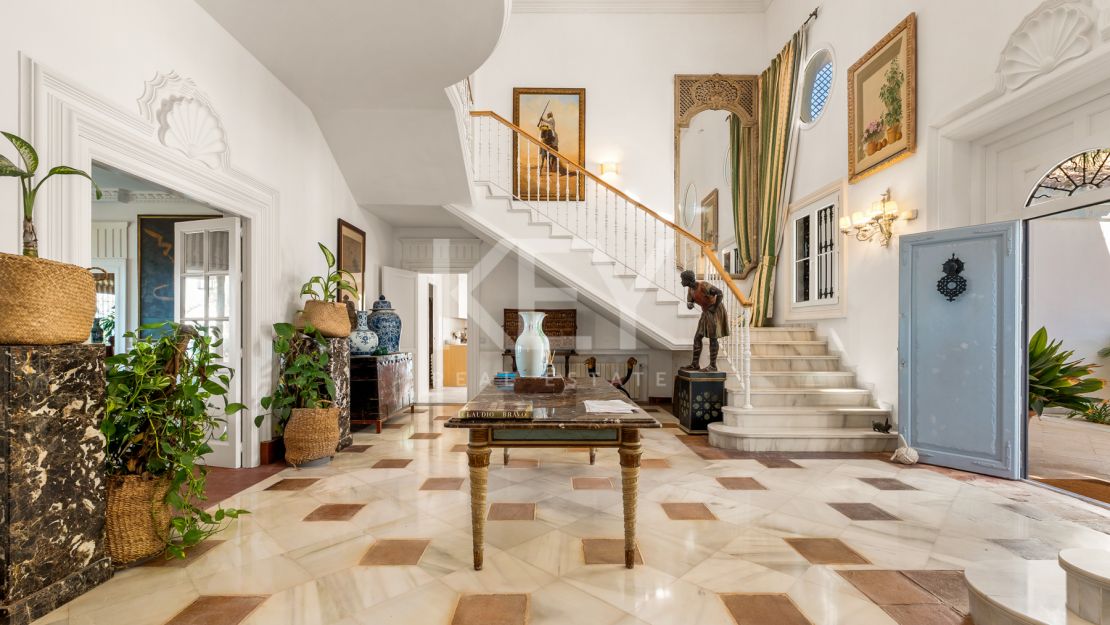 Villa Fiorella: Beachfront Villa for sale and rent in Guadalmina Baja, San Pedro