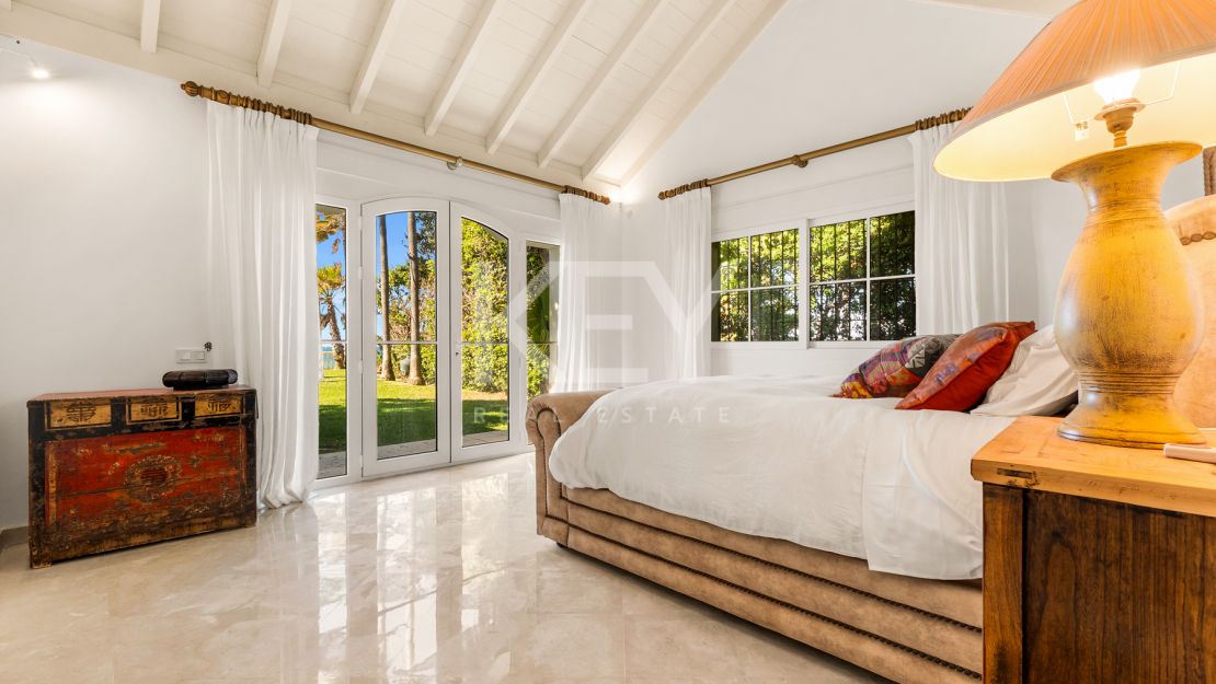 Villa Fiorella: Beachfront Villa for sale and rent in Guadalmina Baja, San Pedro