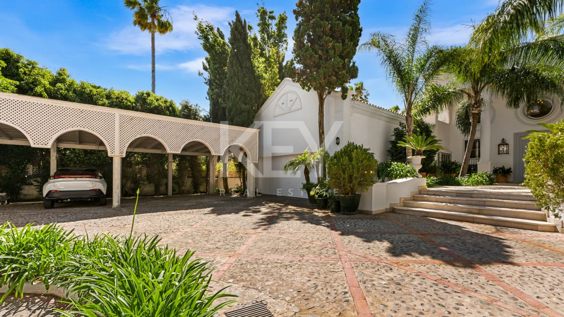 Villa Fiorella: Beachfront Villa for sale and rent in Guadalmina Baja, San Pedro