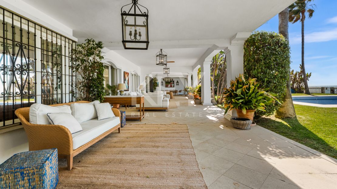 Villa Fiorella: Beachfront Villa for sale and rent in Guadalmina Baja, San Pedro