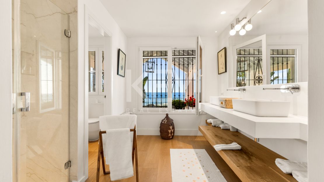 Villa Fiorella: Beachfront Villa for sale and rent in Guadalmina Baja, San Pedro