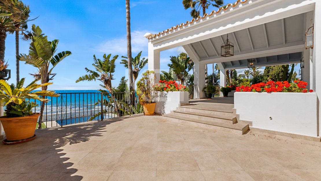 Villa Fiorella: Beachfront Villa for sale and rent in Guadalmina Baja, San Pedro