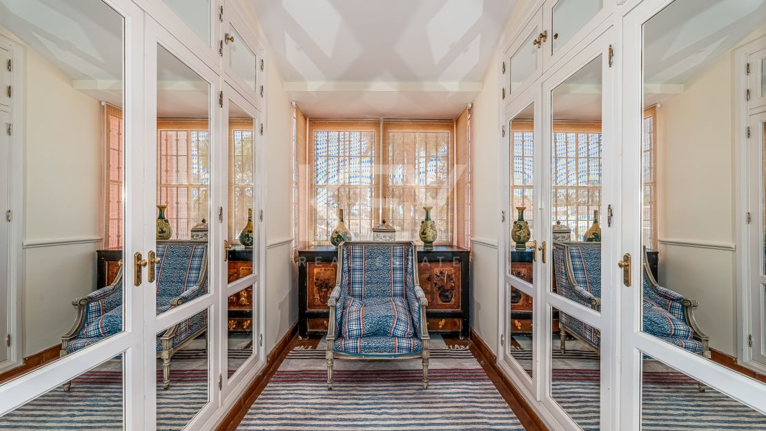 Villa Fiorella: Villa en Primera Línea de Playa en Venta y Alquiler en Guadalmina Baja, San Pedro