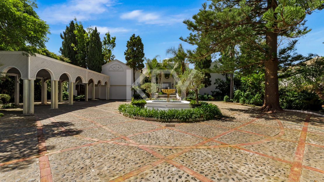 Villa Fiorella: Beachfront Villa for sale and rent in Guadalmina Baja, San Pedro