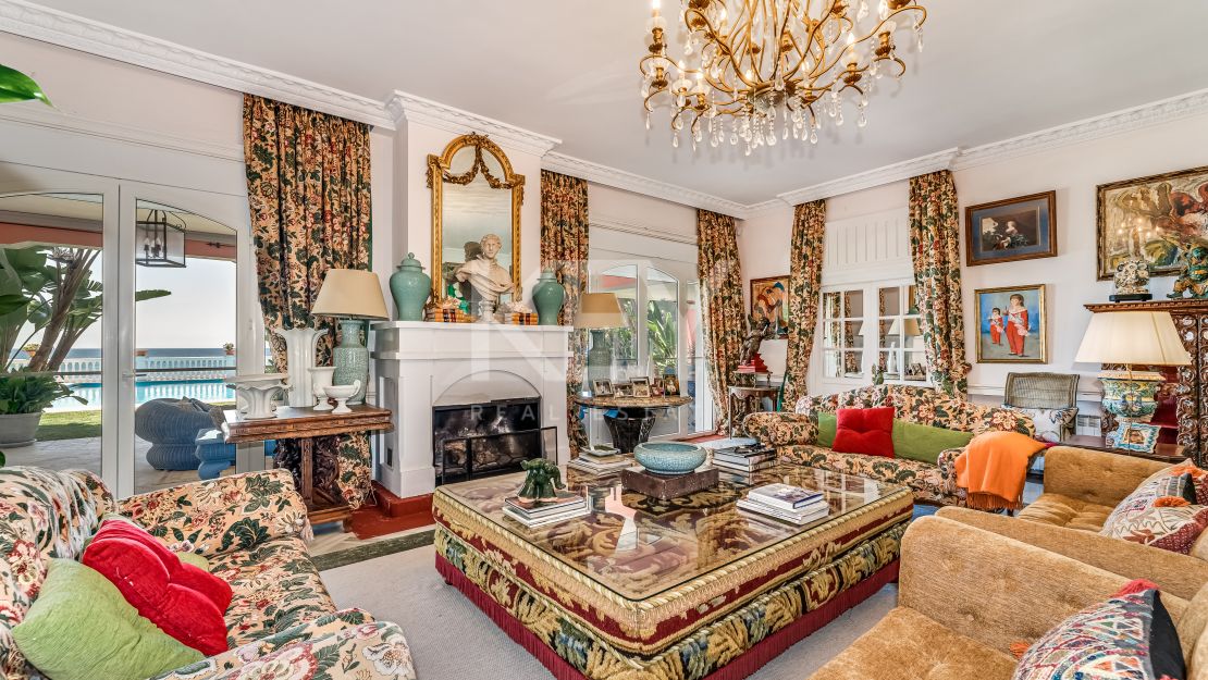 Villa Fiorella: Villa en Primera Línea de Playa en Venta y Alquiler en Guadalmina Baja, San Pedro