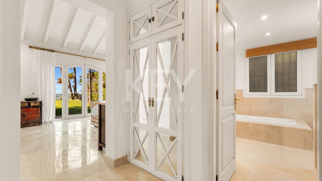 Villa Fiorella: Beachfront Villa for sale and rent in Guadalmina Baja, San Pedro