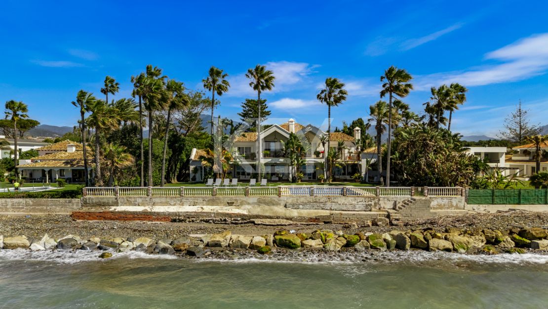 Villa Fiorella: Beachfront Villa for sale and rent in Guadalmina Baja, San Pedro