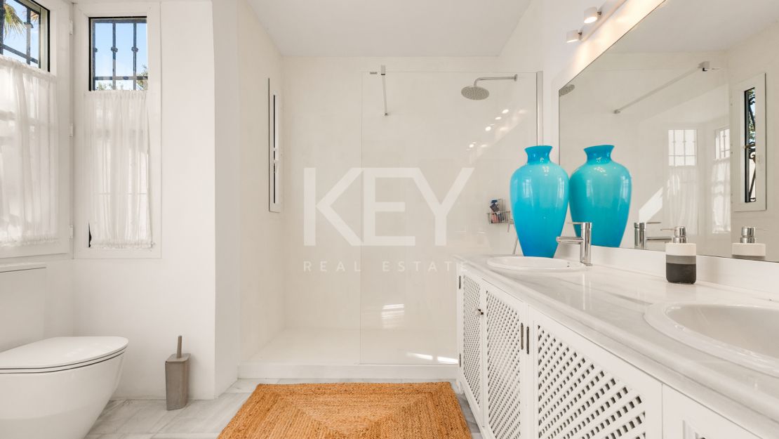 Villa Fiorella: Beachfront Villa for sale and rent in Guadalmina Baja, San Pedro