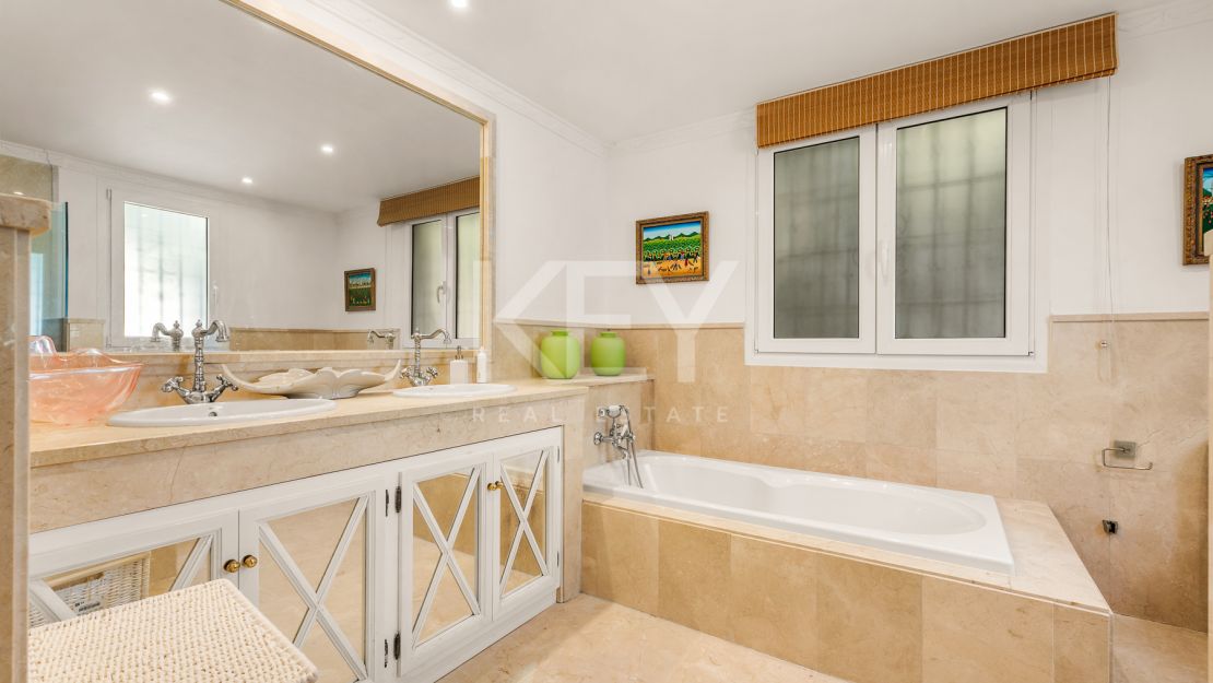 Villa Fiorella: Beachfront Villa for sale and rent in Guadalmina Baja, San Pedro