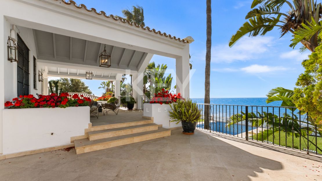 Villa Fiorella: Beachfront Villa for sale and rent in Guadalmina Baja, San Pedro