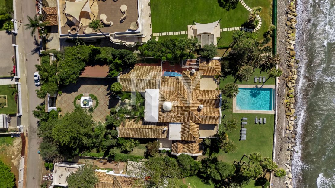 Villa Fiorella: Beachfront Villa for sale and rent in Guadalmina Baja, San Pedro