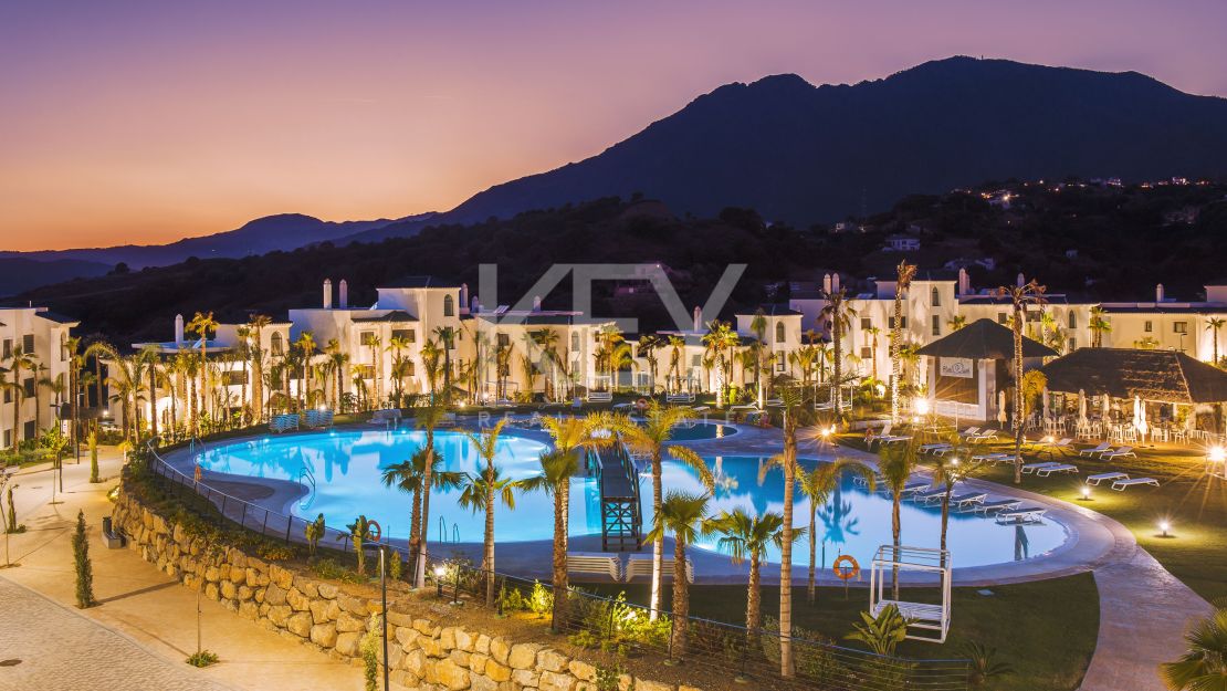 Sea and mountain views apartments and villas in Estepona Hills
