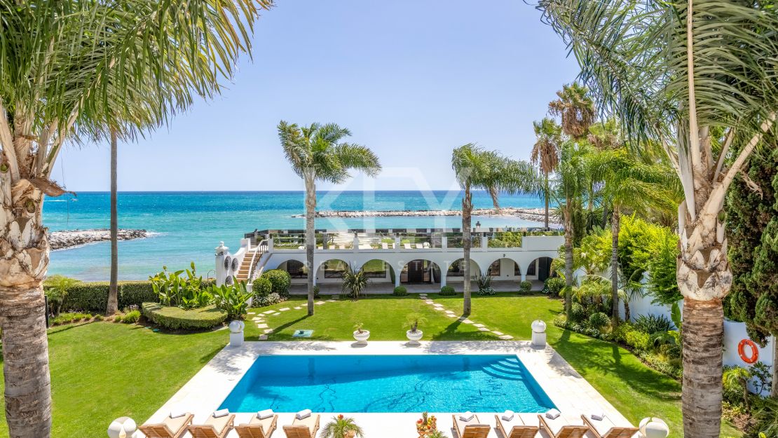 Legendary beachfront villa for sale in Puerto Banus, Marbella 